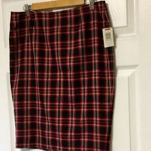 Hot Topic Size L Red/Black Plaid Skirt NWT